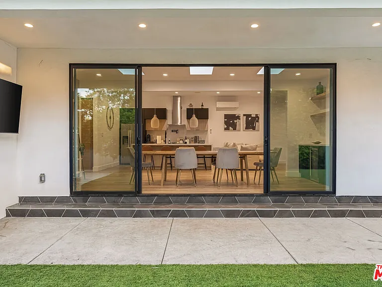 22747 Erwin St — Photo 3