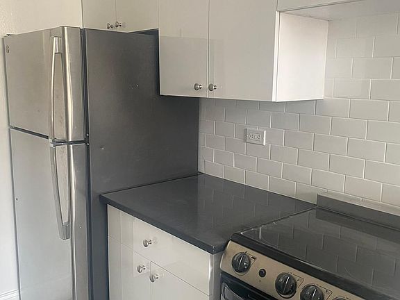 4th image of 50 W 34th St APT 15A04