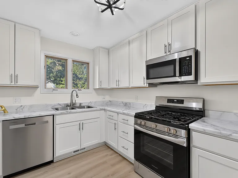 316 Park Ave — Photo 2
