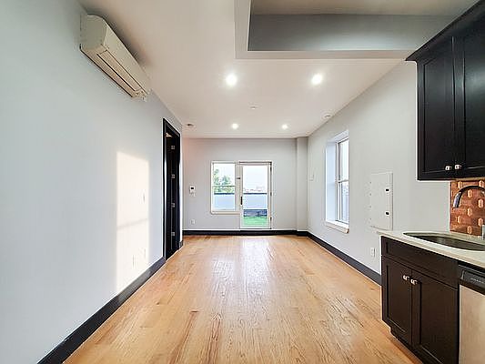 4th image of 1033A Dekalb Ave Penthouse 4