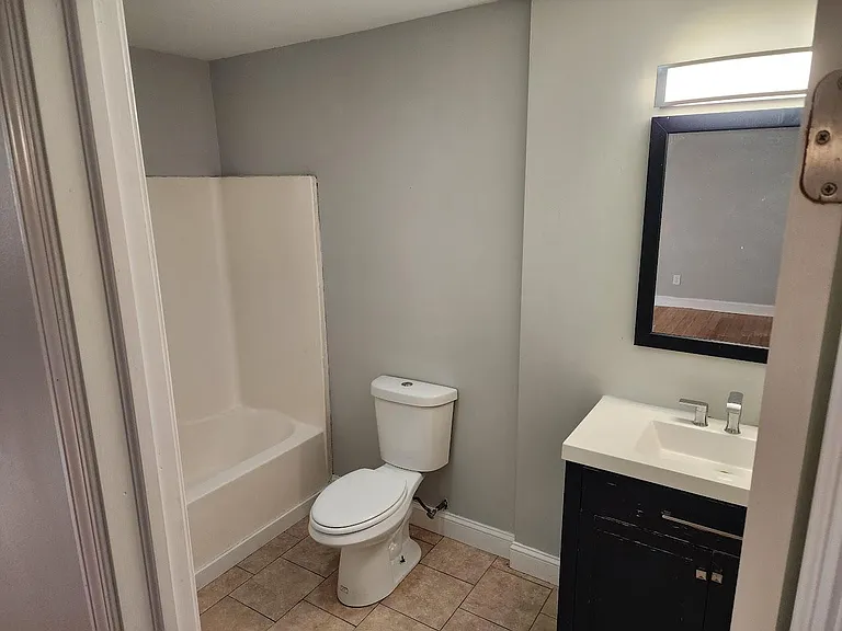 204 Grand Ave #10 — Photo 6