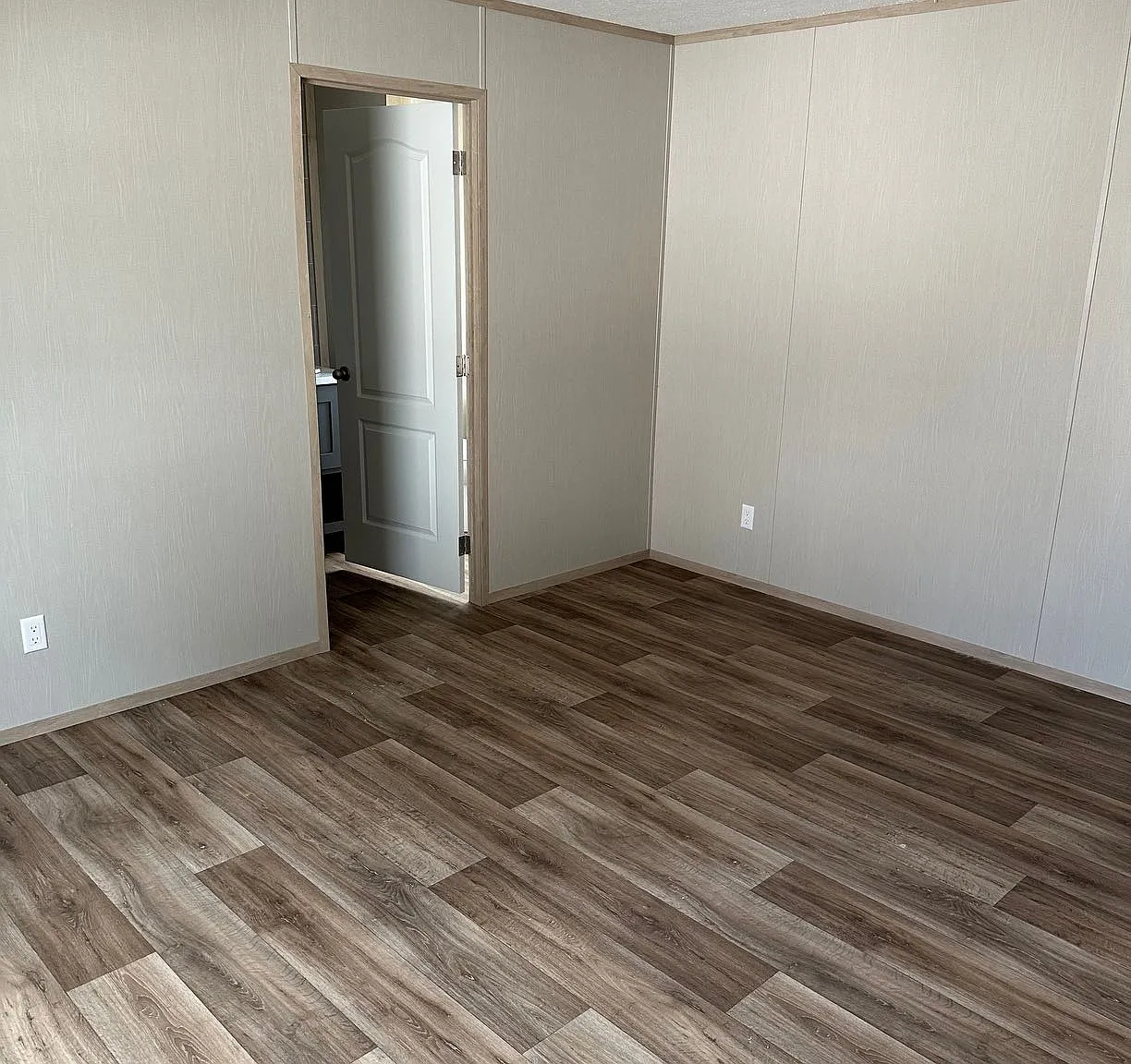 3 bed, 1216 sqft, $68,500 — Photo 2