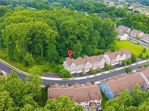 5th image of 54 Westhampton Dr