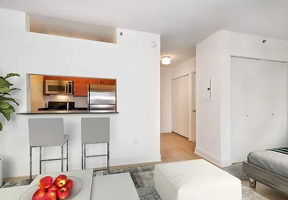 3rd image of 222 E 34th St APT 1901