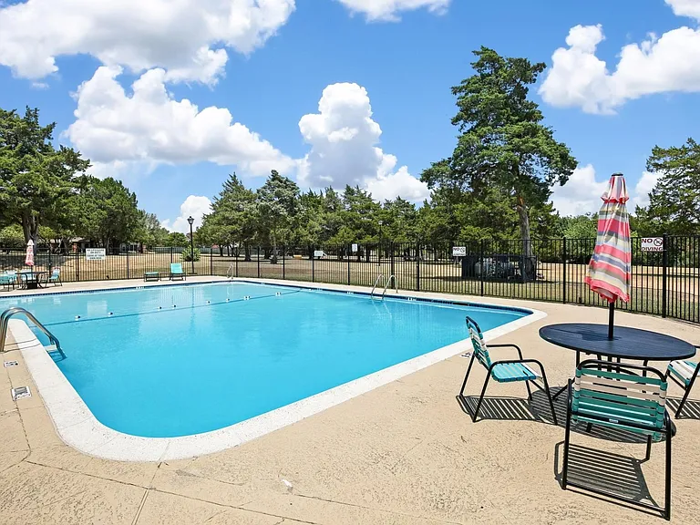 847 Middle Run Ct — Photo 26