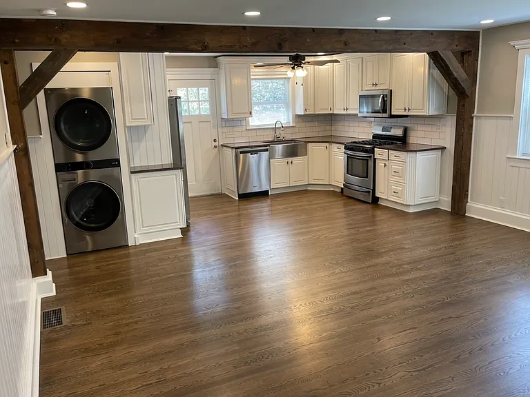 425 N Gates St — Photo 10