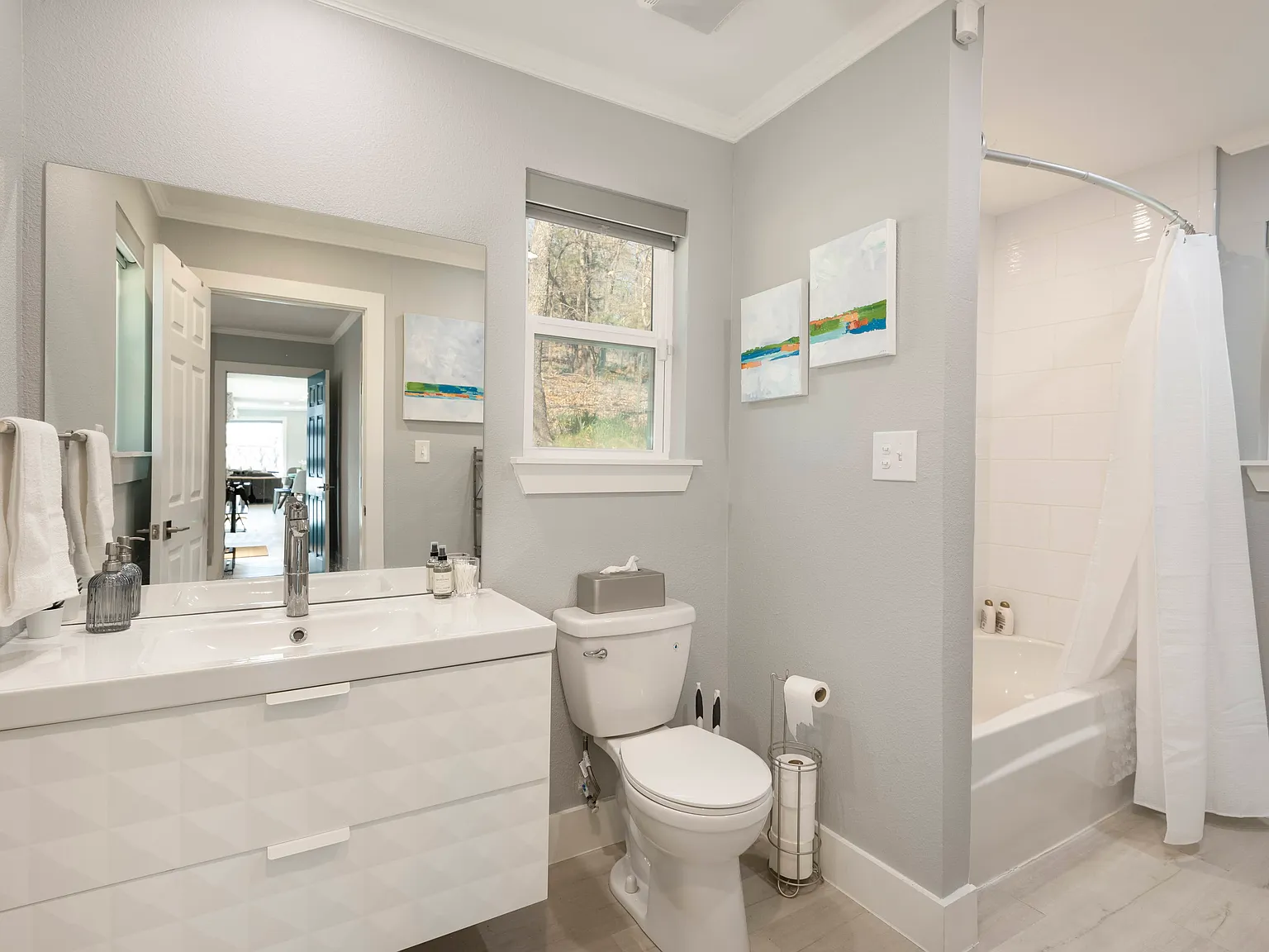 251 Queens Dr — Photo 4