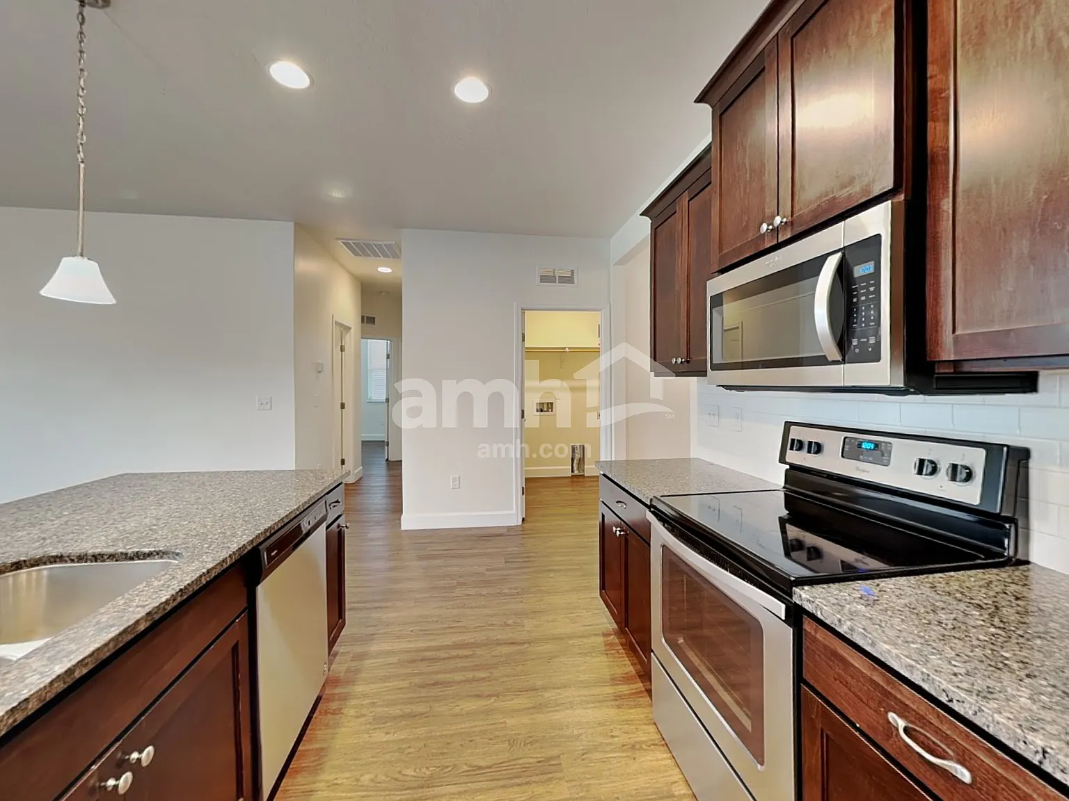 3 bed, 2.0 bath, 1610 sqft, $2,640 — Photo 4