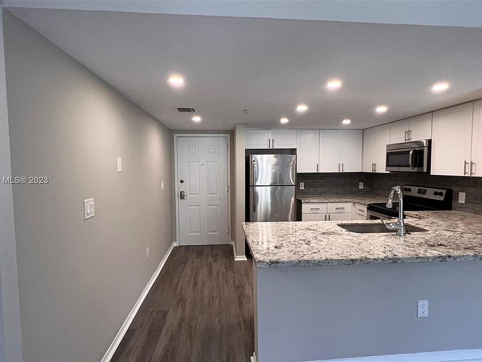 1st image of 218 NW 12th Ave APT 905
