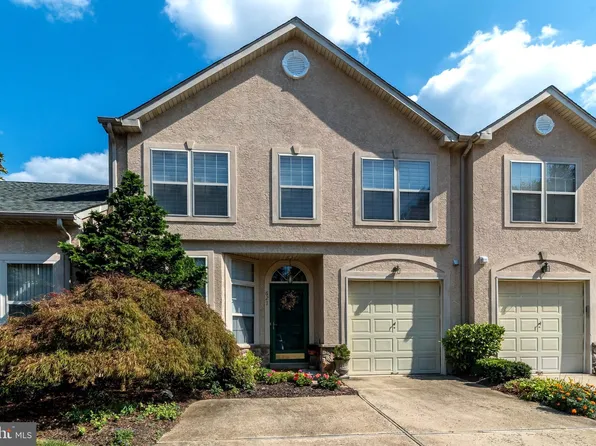 627 Manor Dr, Horsham, PA 19044