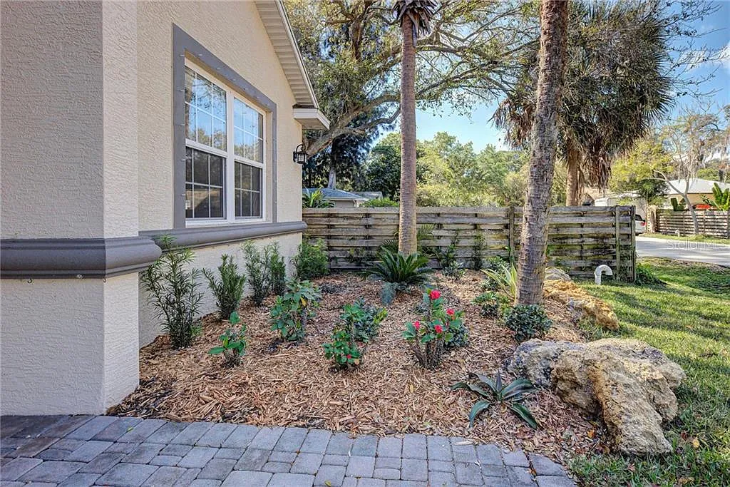 3 bed, 2.0 bath, 1884 sqft, $4,500 — Photo 4