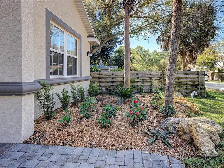 2330 Bradford St — Photo 4