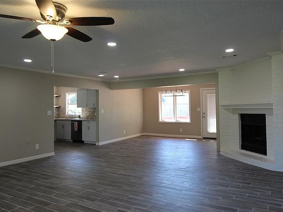 5th image of 3825 Holland Dr