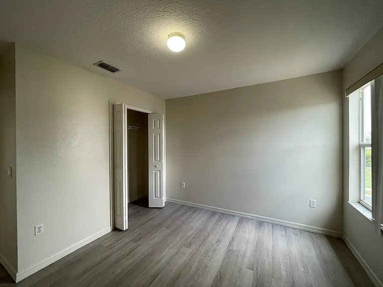 201 Kensington Dr — Photo 52