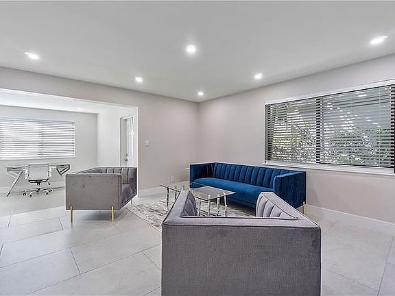 5th image of 1305 SE 1st St APT 2