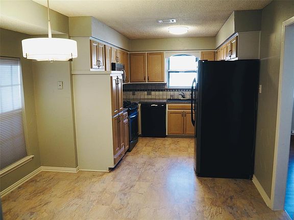 3rd image of 4603 Oak Valley Dr