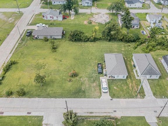 2nd image of 2107 Elder St #2