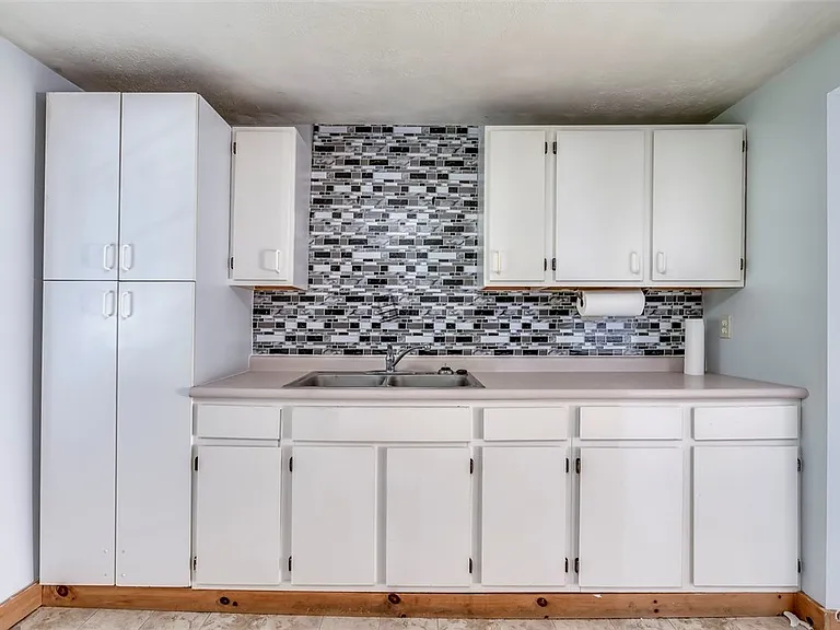 544 S Mechanic St — Photo 17