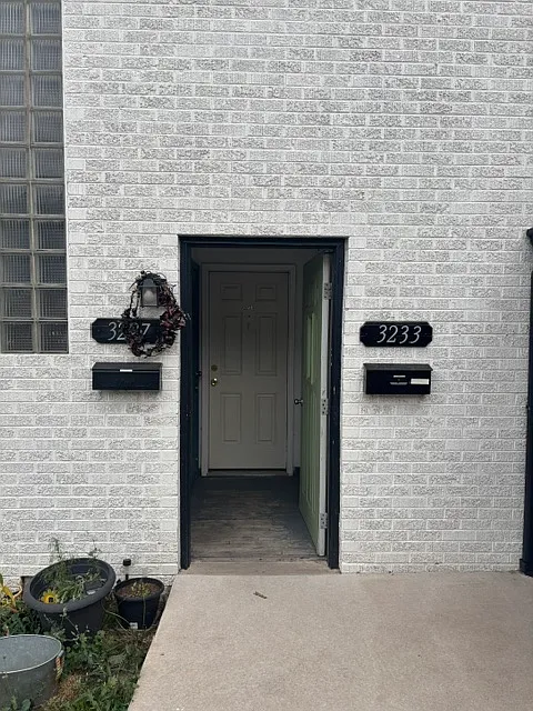 2 bed, 975 sqft, $1,900 — Photo 2