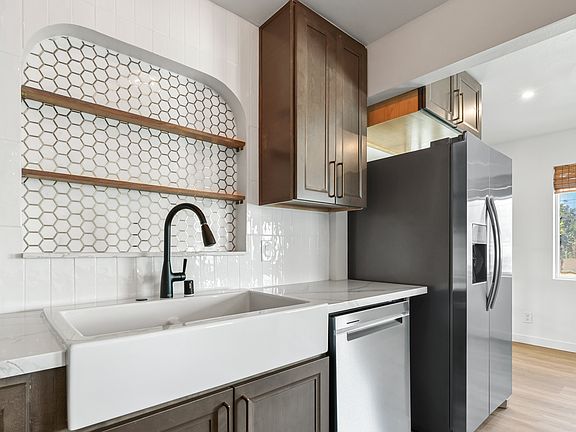 5th image of 4627 Bayard St #4629