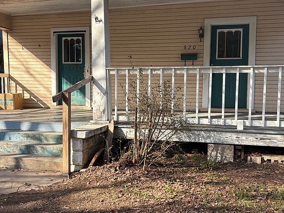 2nd image of 620 Topeka St #620