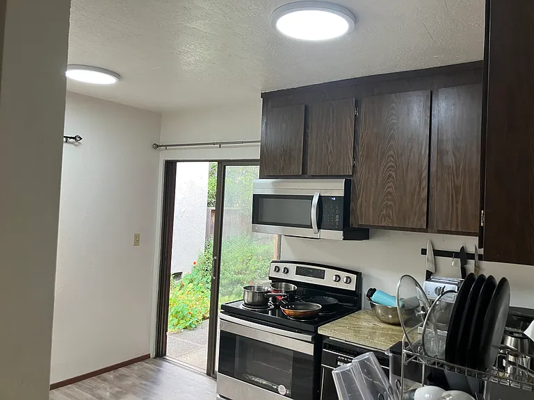 2342 Hilgard Ave — Photo 10