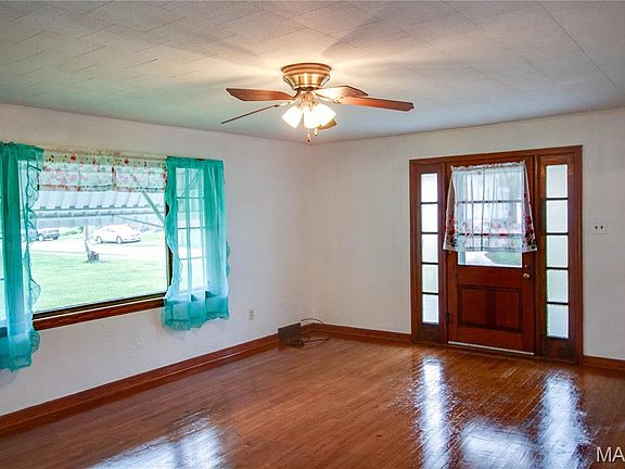 4th image of 208 E Exchange St
