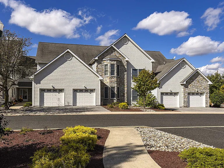 Springhouse Townhomes — Photo 14
