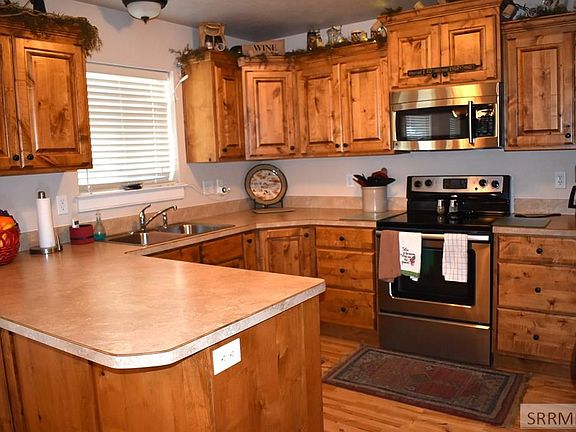 3rd image of 592 Ivans Ln