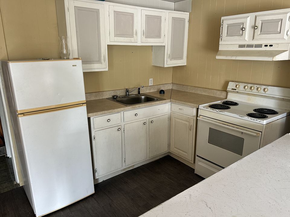 2nd image of 183 Grove St APT 1