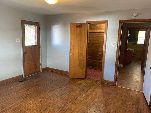 5th image of 8804 Maccorkle Ave