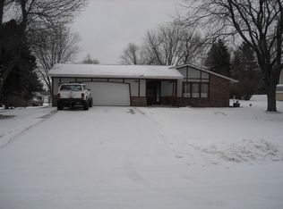 2818 Robin Cir, Hartford, WI 53027