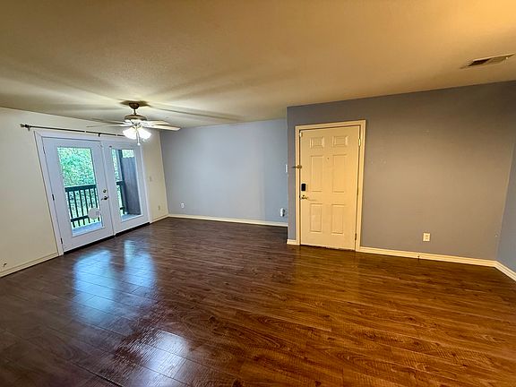 3rd image of 200 Toni Ln APT A