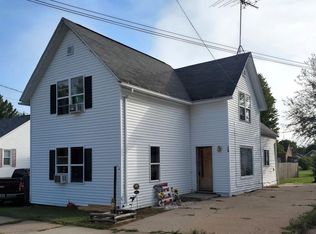 714 NE 2nd St, Marion, WI 54950