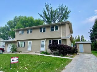 717 S 25th St, Grand Forks, ND 58201