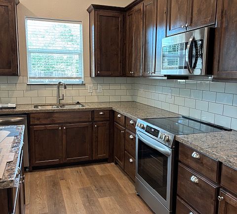 5th image of 2109 Meadow View Dr