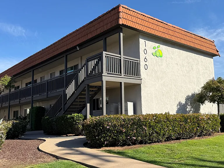 El Camino Grove Apartment Homes — Photo 16
