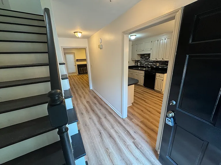 5432 Sharpe Dr — Photo 2
