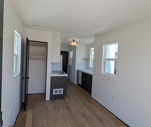 4th image of 3443 Collier Ave