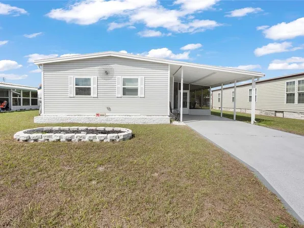 5541 Benton St, Zephyrhills, FL 33542