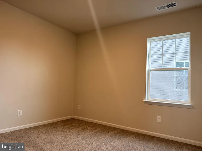 19 Forest Grove Ave — Photo 24