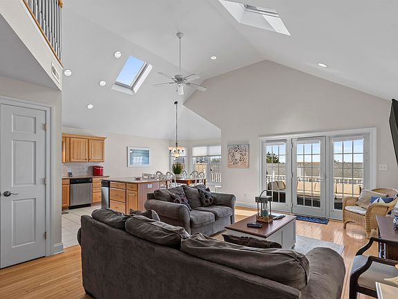 4th image of 227 E Rochester Ave #Top