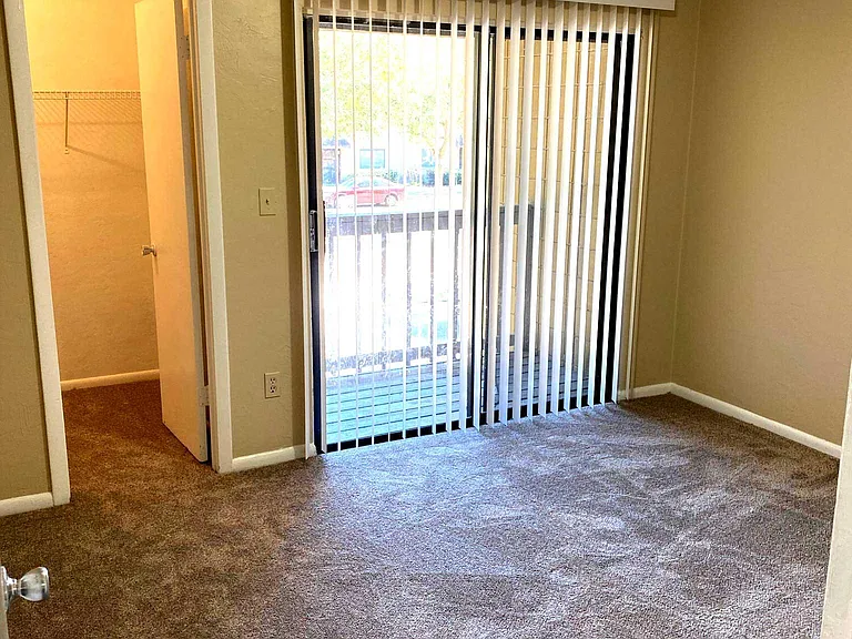 504 SW 67th Ter #C — Photo 7
