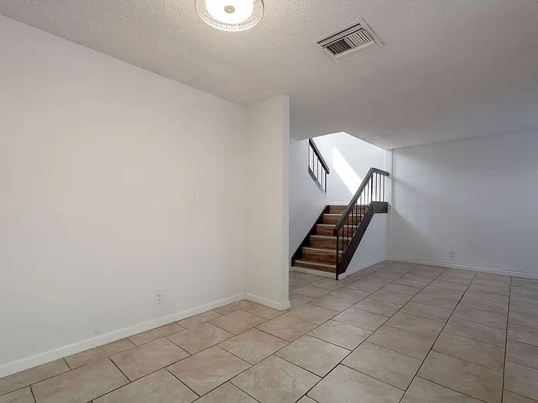 1722 E University Ave #7 — Photo 7