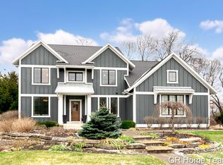 2520 Blackberry Ln NE, Grand Rapids, MI 49525