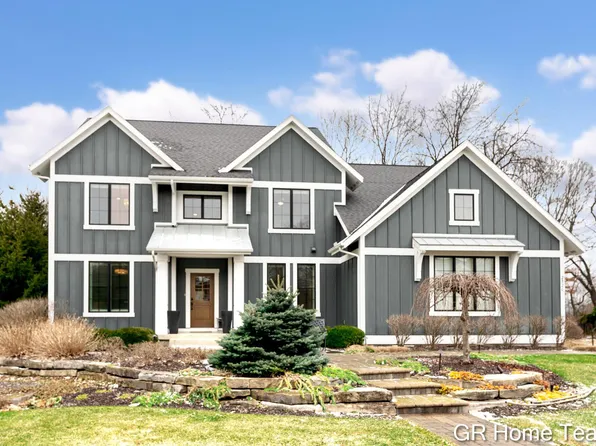 2520 Blackberry Ln NE, Grand Rapids, MI 49525