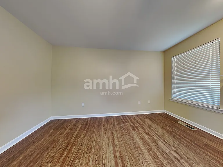 1081 Riverwalk Ct — Photo 7