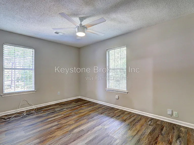 100 S Fairfield Dr — Photo 8