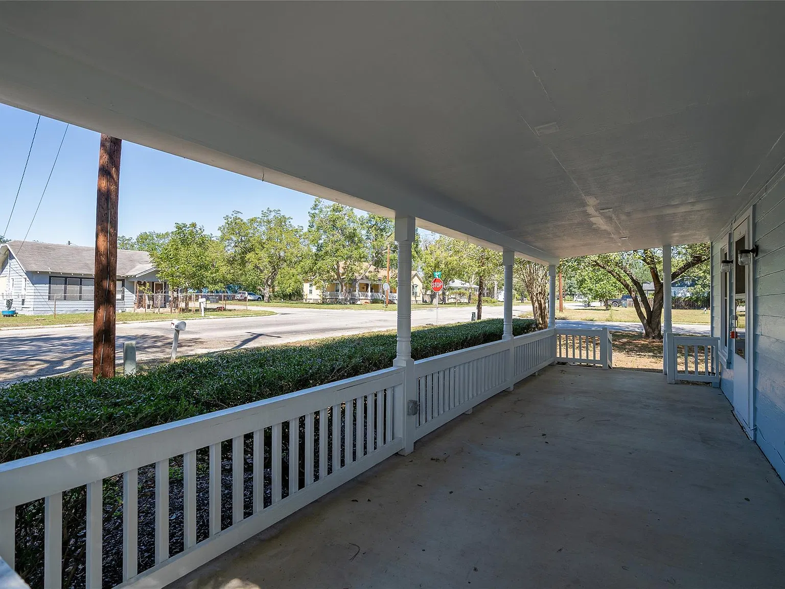 2 bed, 1.0 bath, 746 sqft, $850 — Photo 2