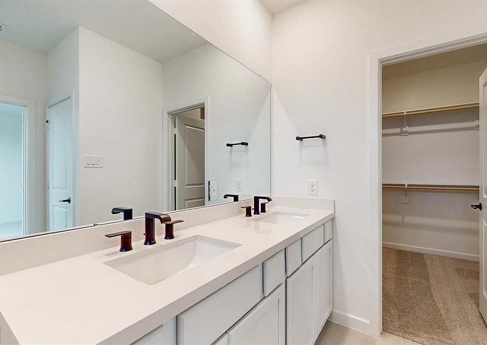 1st image of 21815 Sunshine Cove Ln #21815
